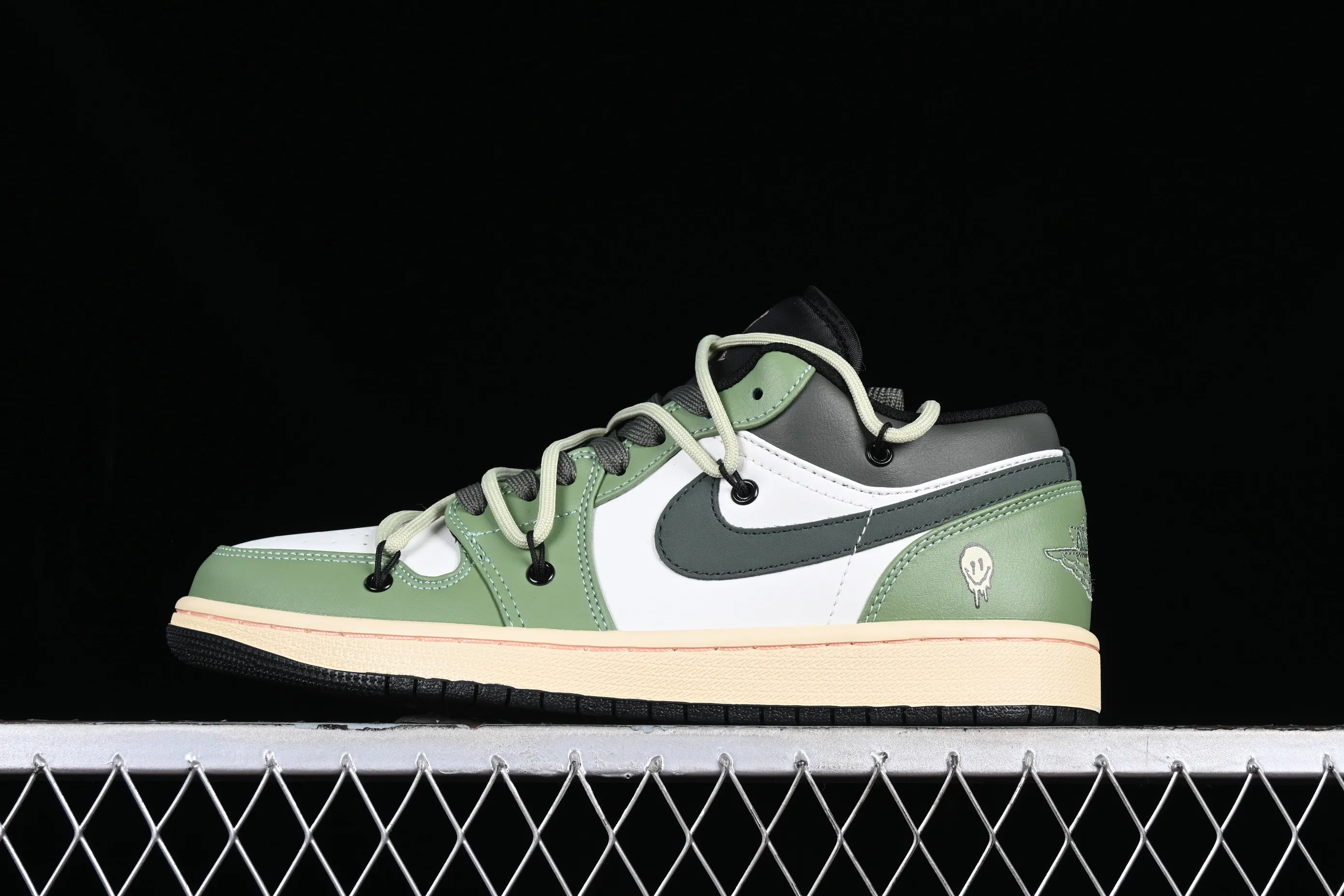 All categories Air Jordan Jordan series basketball shoes Air Jordan 1 Low Z version Air Jordan 1 Low AJ1 Joe 1 strap deconstruction low-top basketball shoes 553558-062